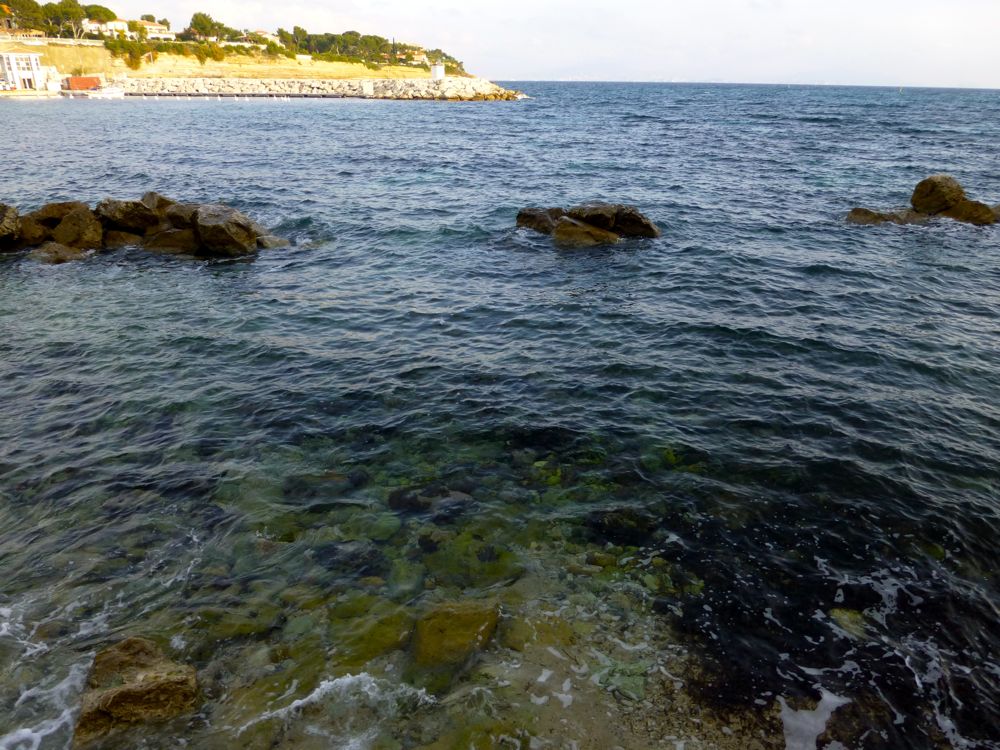 Crystal clear water along the coastline walk from Carry le Rouet, Provence