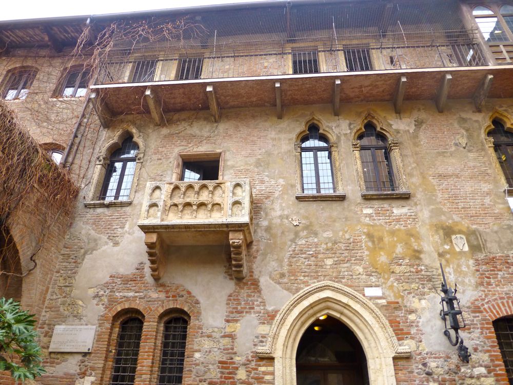 Juliet's house, Verona, Italy,home of the Cappelletti family and Shakepeare's Juliet!