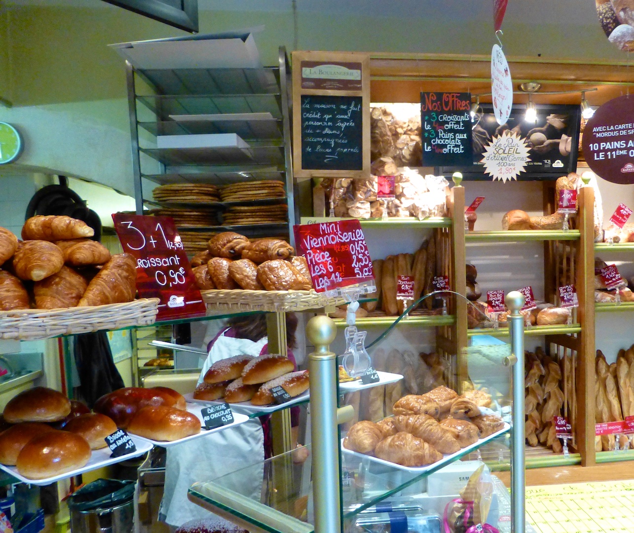 Shopping and dining in Lumrarin, Inside the Lourmarin boulangerie