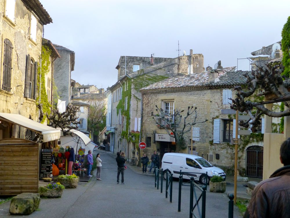 Walk through Lourmarin after the market, Luberon, Provence, France