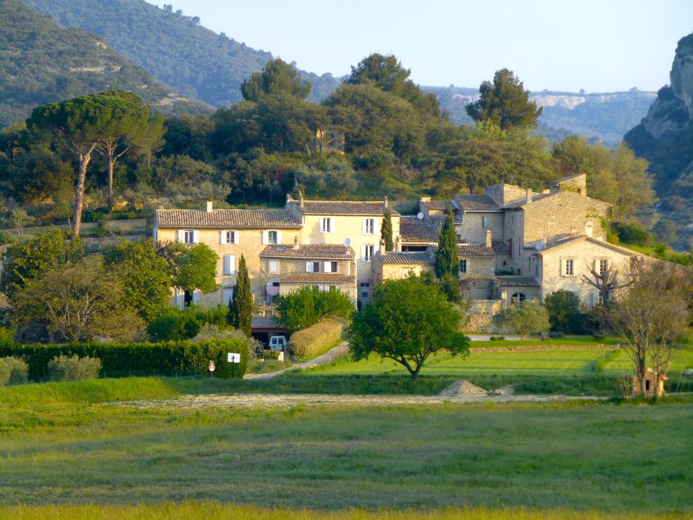 Lourmarin hamlet in the early morning, The Luberon Valley, Provence, France