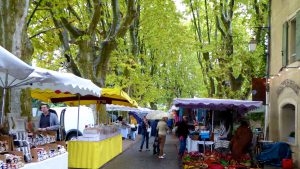 Market day in Lourmarin, Lourmarin, Provence, France