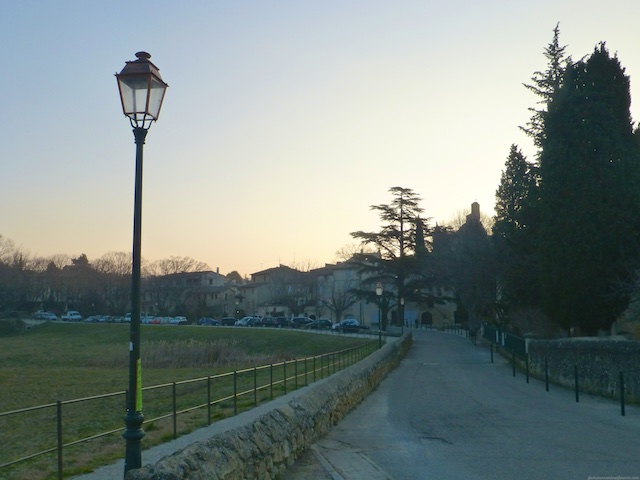 Lourmarin, Luberon, Provence, walking towards the Chateau