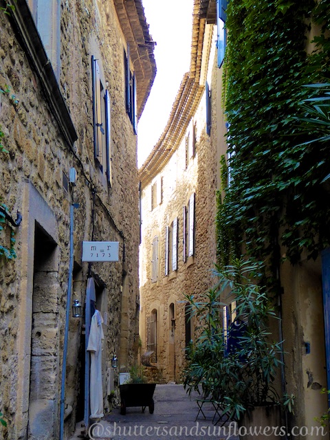 Streets in Lourmarin in the Luberon Valley, Vaucluse, Provence, France