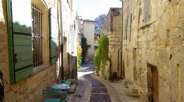 A video glimpse into Uzes along the Streets of Uzes