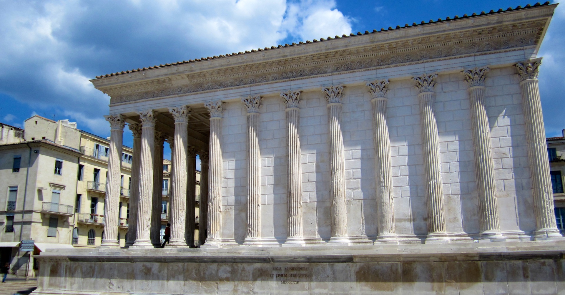 La Maison Carreé, Nîmes, Languedoc Roussillon, France