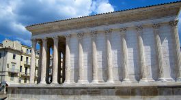 La Maison Carreé, Nîmes, Languedoc Roussillon, France
