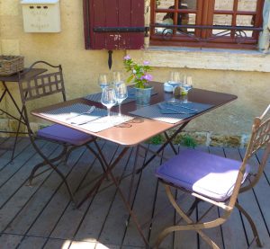 Somewhere to eat in the Luberon near Lourmarin, Provence, France