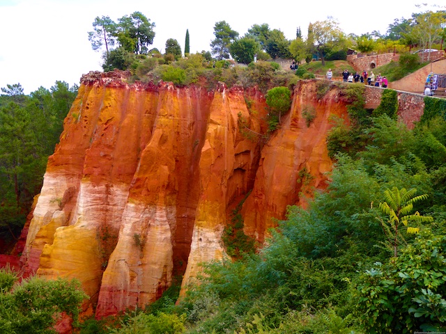Roussillon, red ochre gorge, Luberon perched village,Vaucluse,Provence