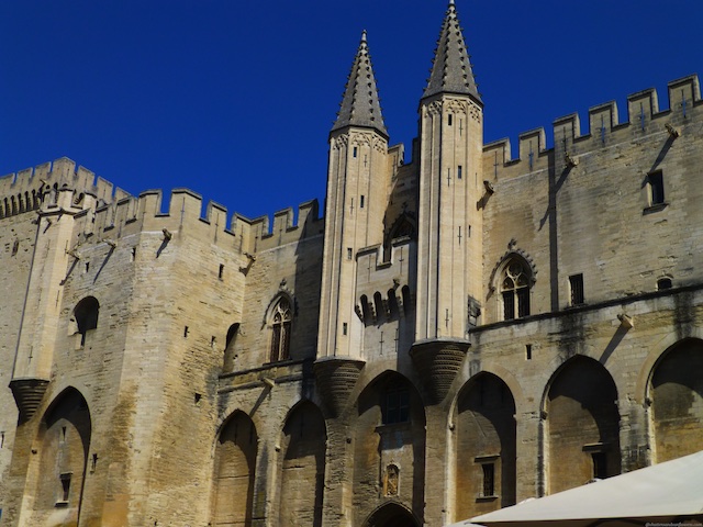 Travel Guide, Avignon, nr Uzes, nr Provence, Languedoc Roussillon, France