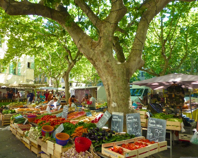 Travel Guide to Uzes, near Provence, Languedoc Roussillon, France