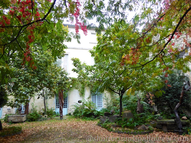 A courtyard in St Remy-en-Provence in autumn