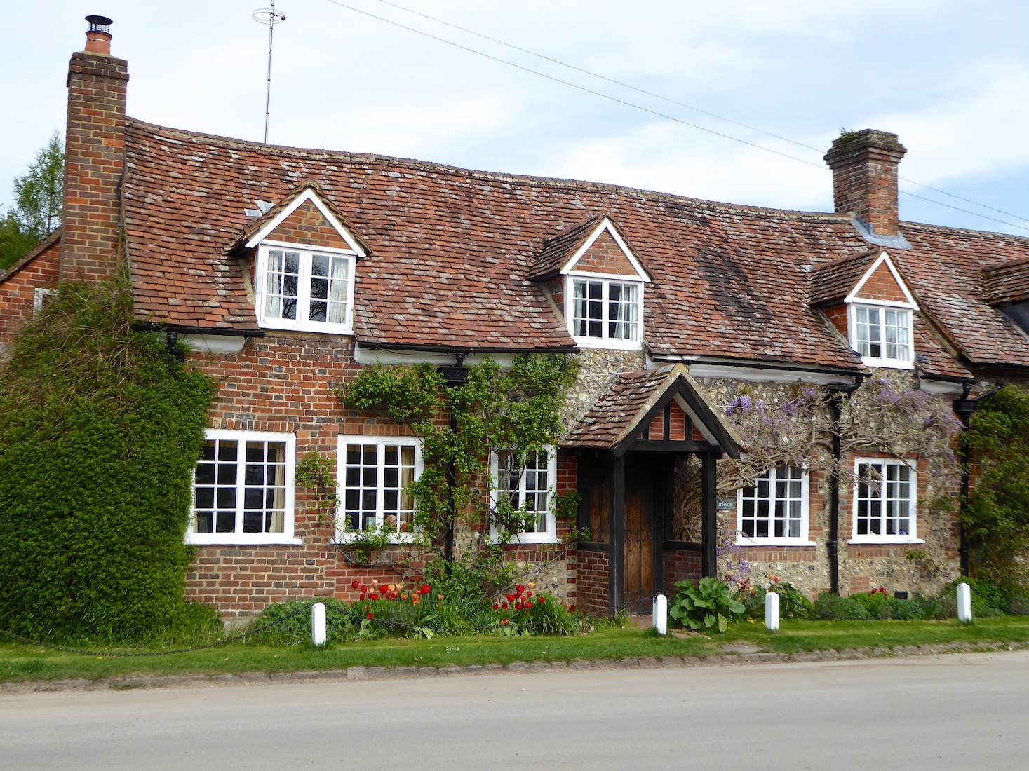 Springtime in England, a village house in Turville