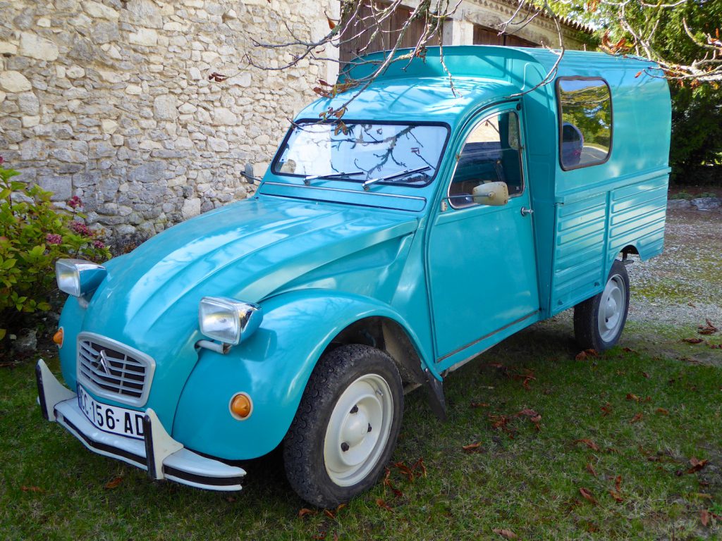 2CV van to drive to the Issigeac Market, Dordogne, France