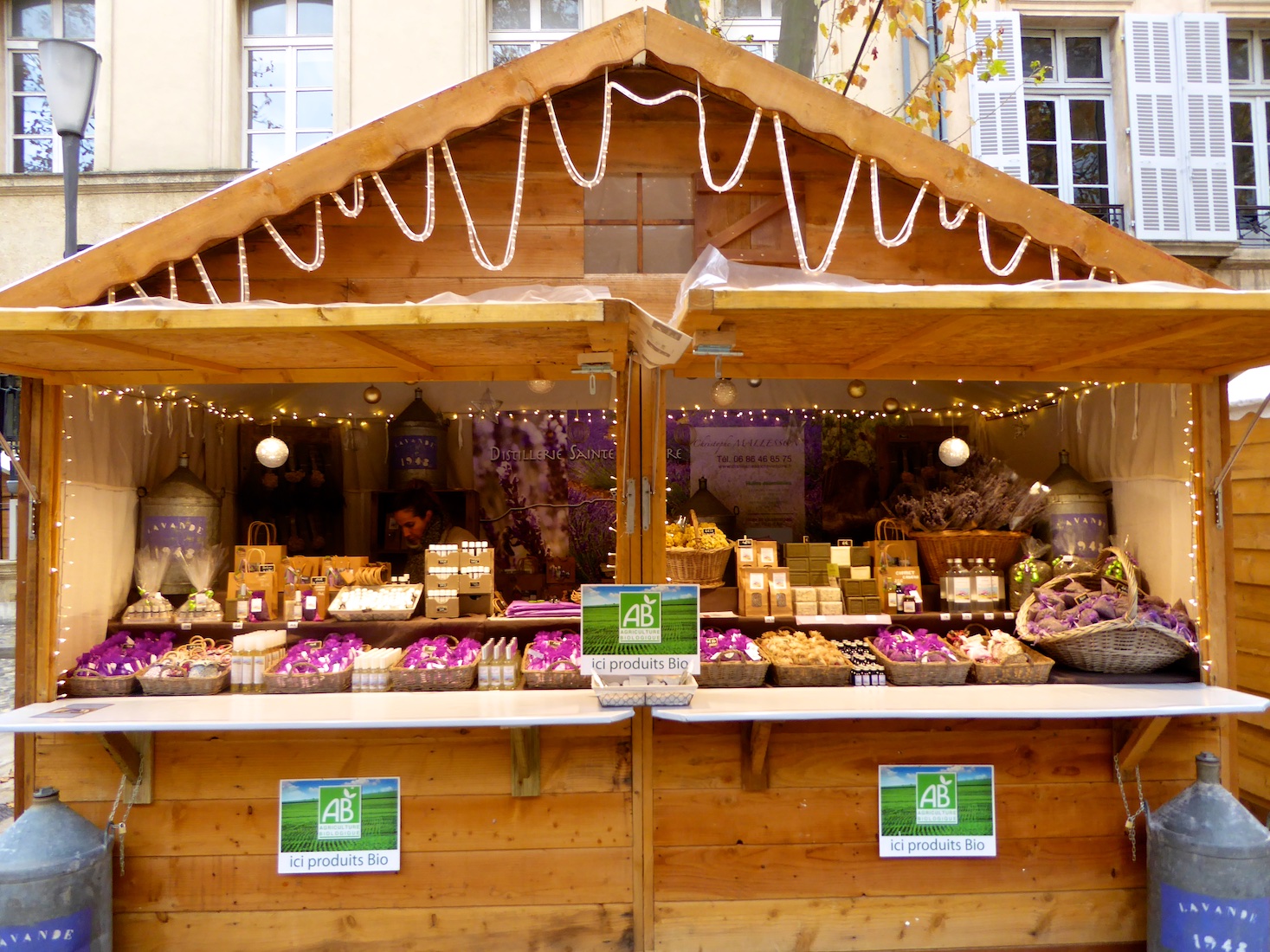 Marché de Noël stall in the Christmas market in Aix-en-Provence, Bouche du Rhone, Provence, France