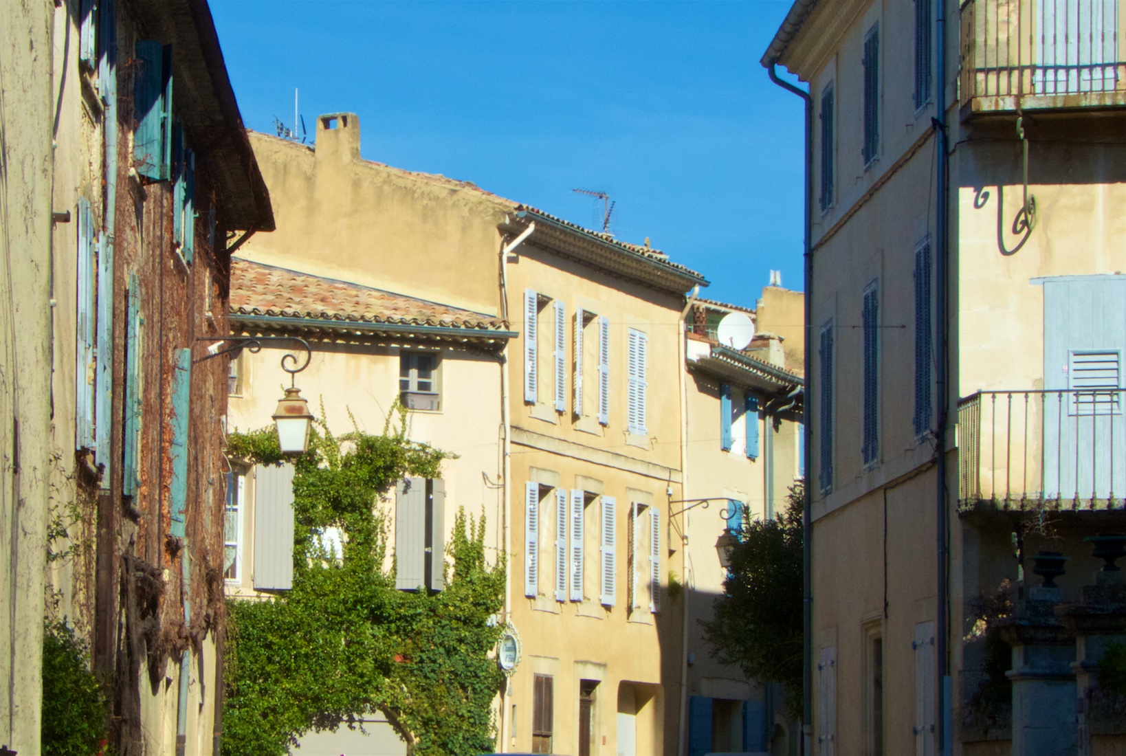 Springtime in Lourmarin, Luberon, Vaulcuse, Provence