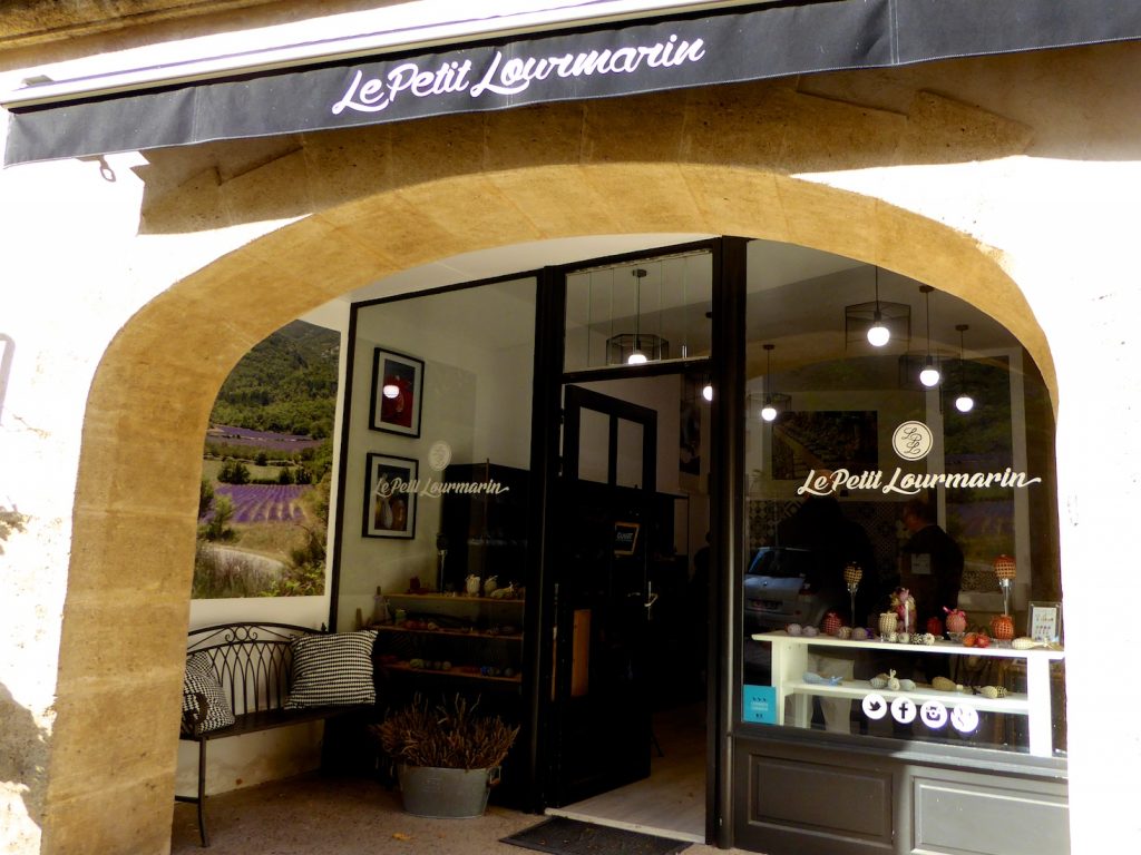 La Maison FRANC Lourmarin, Luberon, Provence, lavender wands and boules