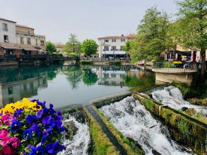 By the water in l'Isle sur la Sorgue at Antiques market, Luberon, Vaucluse, Provence, France
