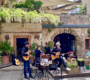 Friday music outside Maison de Cafe, Lourmarin