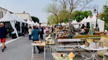 Spring Antiques Fair in l'Isle sur la Sorgue Luberon, Vaucluse France