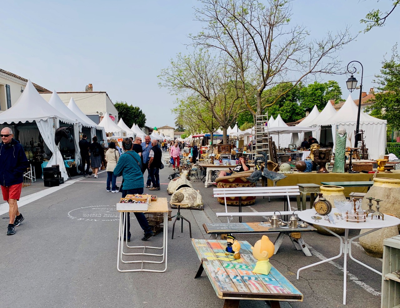 Spring Antiques Fair in l'Isle sur la Sorgue Luberon, Vaucluse France