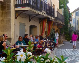 Dining elfresco in the spring in Lourmarin