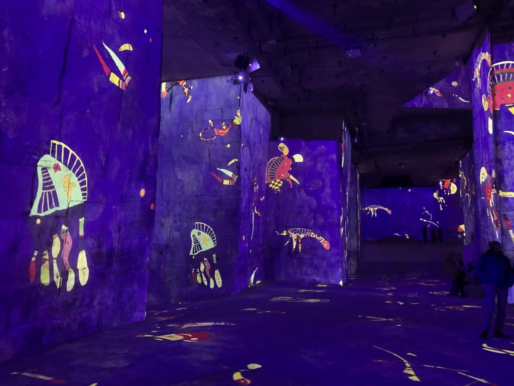 Kandinsky's small abstract art shapes at at Carrières des Lumières