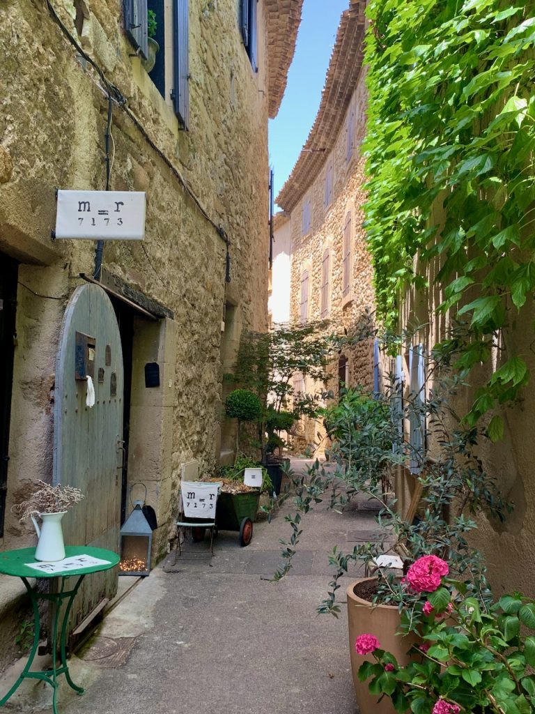 Boutiques in Lourmarin, Luberon, Vaucluse, Provence, France