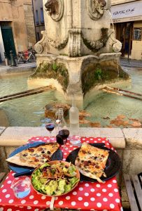 Pizza at Le Four Sous le Platane, Aix-en-Provence, Bouches-du-Rhône, France