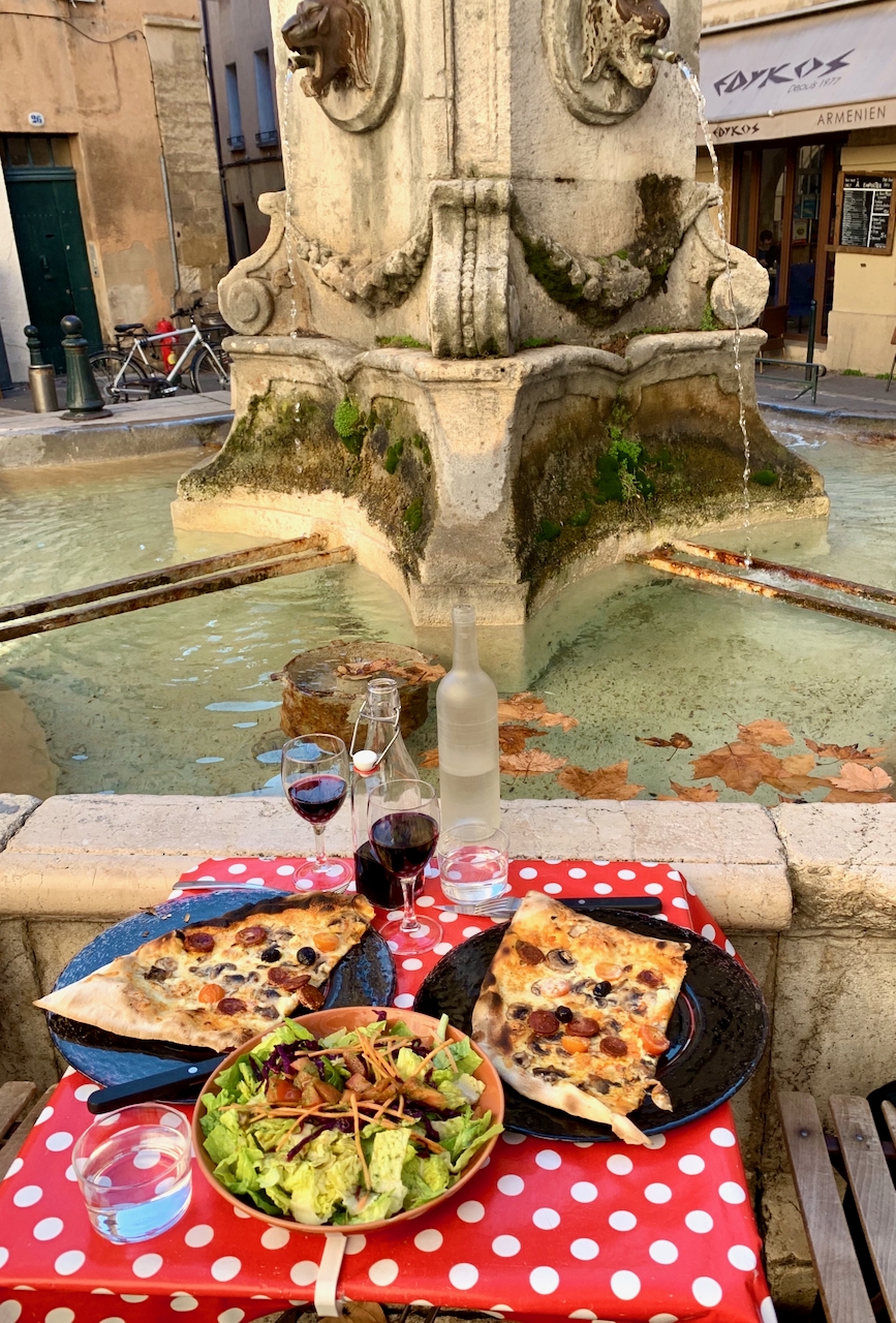 Pizza at Le Four Sous le Platane restaurant, Aix-en-Provence, Bouches-du-Rhône, France