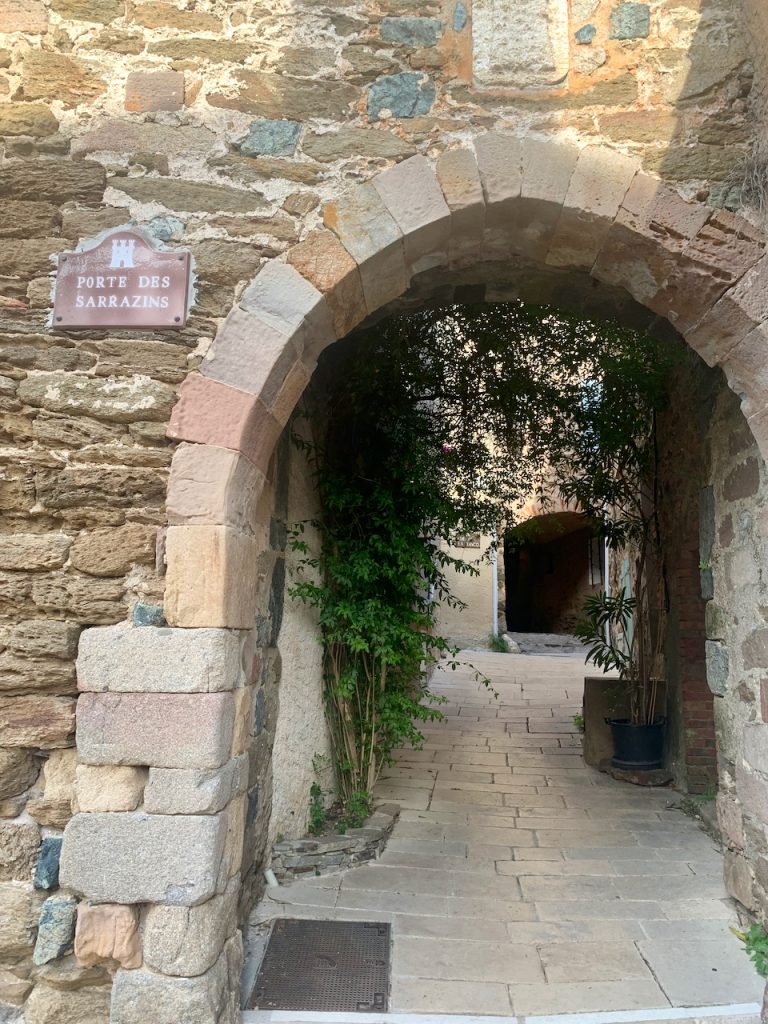 Archway in Gassin, Côte d'Azur, Var, Provence, France