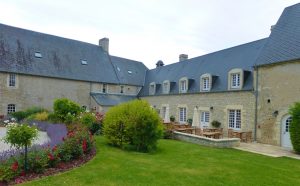 Le Ferme de la Raconnaire, garden, hotel in Normandy Beaches, Crépon, Normandy, France