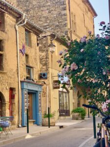 On Rue Henri de Savornin