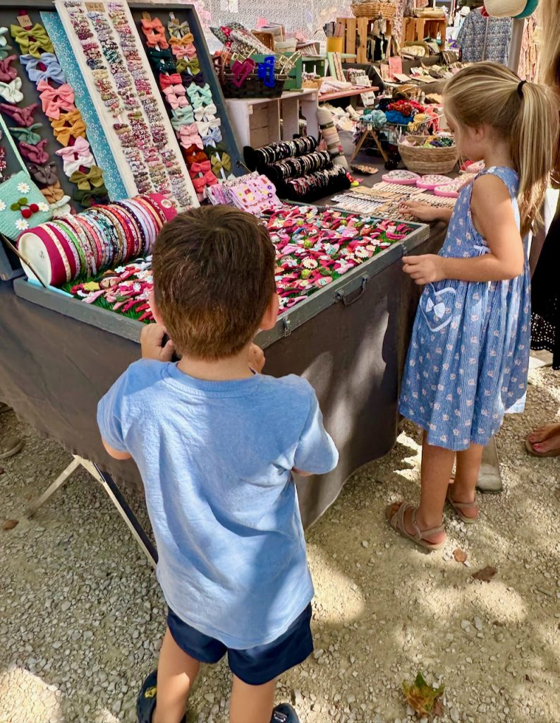 Bows for little girls in Lourmarin Market Lourmarin, Luberon, Vaucluse, Provence, France