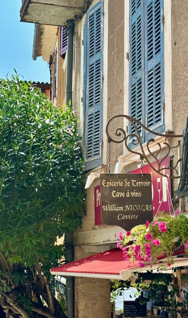 Epicerie in Moustiers-Sainte-Marie, Parc Naturel Régional du Verdon, Provence, France