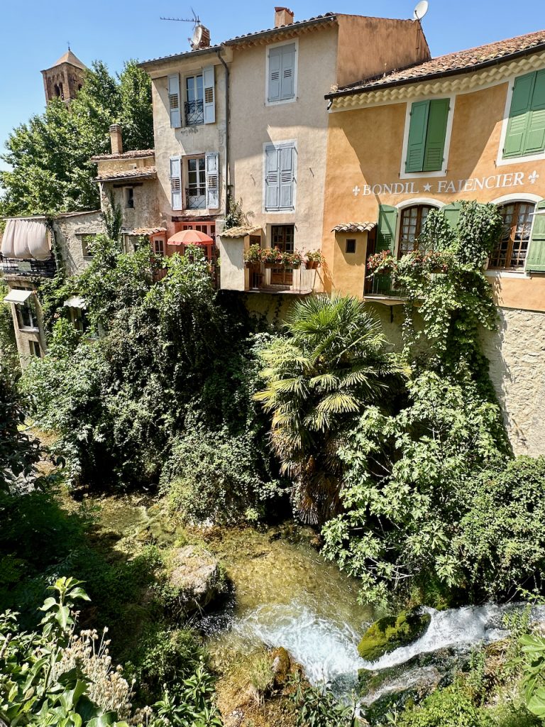 In Moustiers-Sainte-Marie, Parc Naturel Régional du Verdon, Provence, France