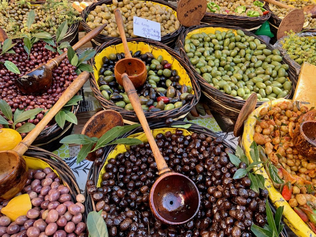 Olives at the Lourmarin Market, Lourmarin, Luberon, Vaucluse, Provence, France