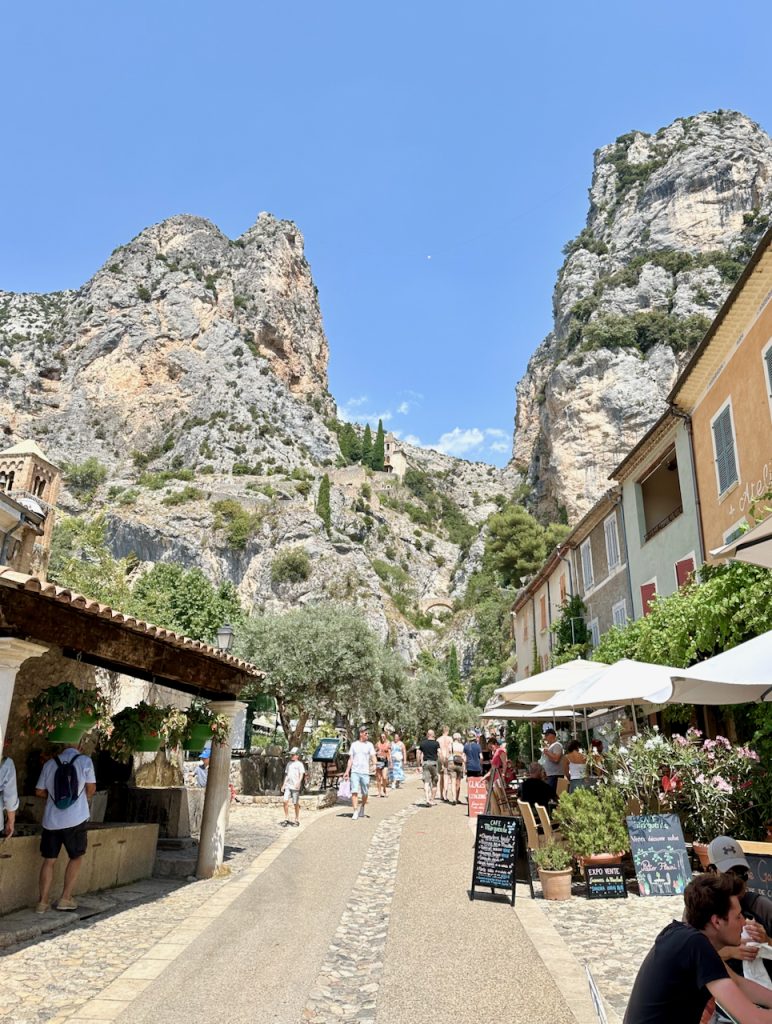 Street in Moustiers-Sainte-Marie, Parc Naturel Régional du Verdon, Provence, France