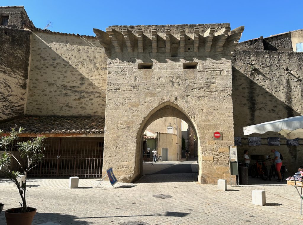 Portail de L'Étang, Cucuron, Luberon, Provence, France