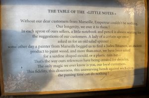 The table of the little notes in Maison Empereur, Marseille