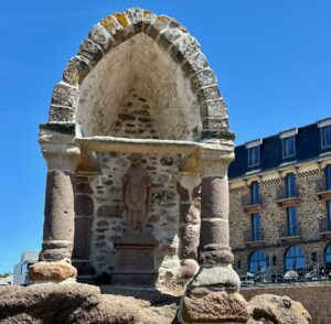 L'Oratoire Saint-Guriec, on the beach at Ploumanach, Brittany, France